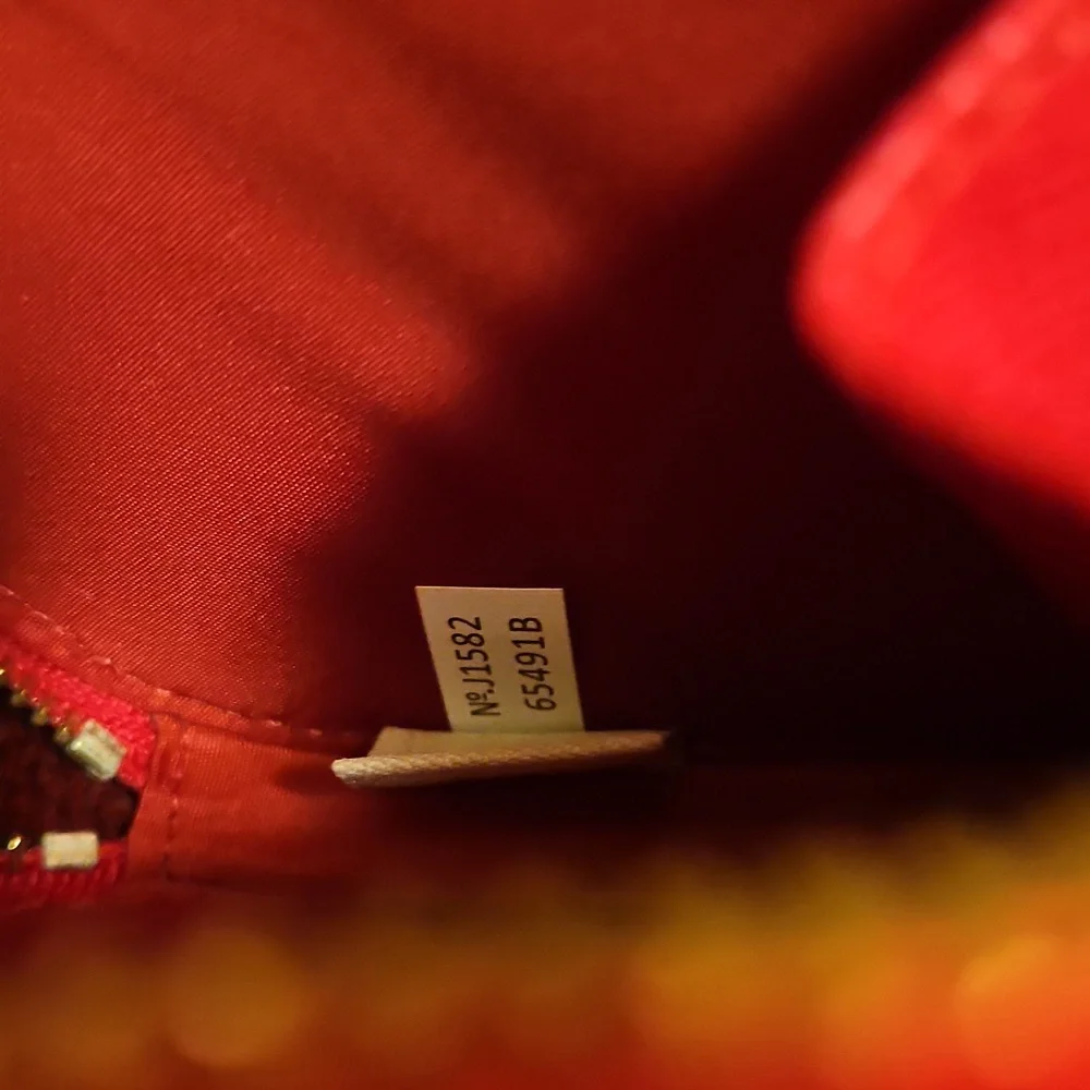 Coach Edge Studded Heart Coin Case Zip Close Crossgrain Leather Red Goldtone NWT - Picture 8 of 15